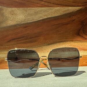 Diff eyewear Clara polarized gold glacial tortoise new with case sunglass